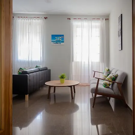 ゲストハウス El Convent De 3*